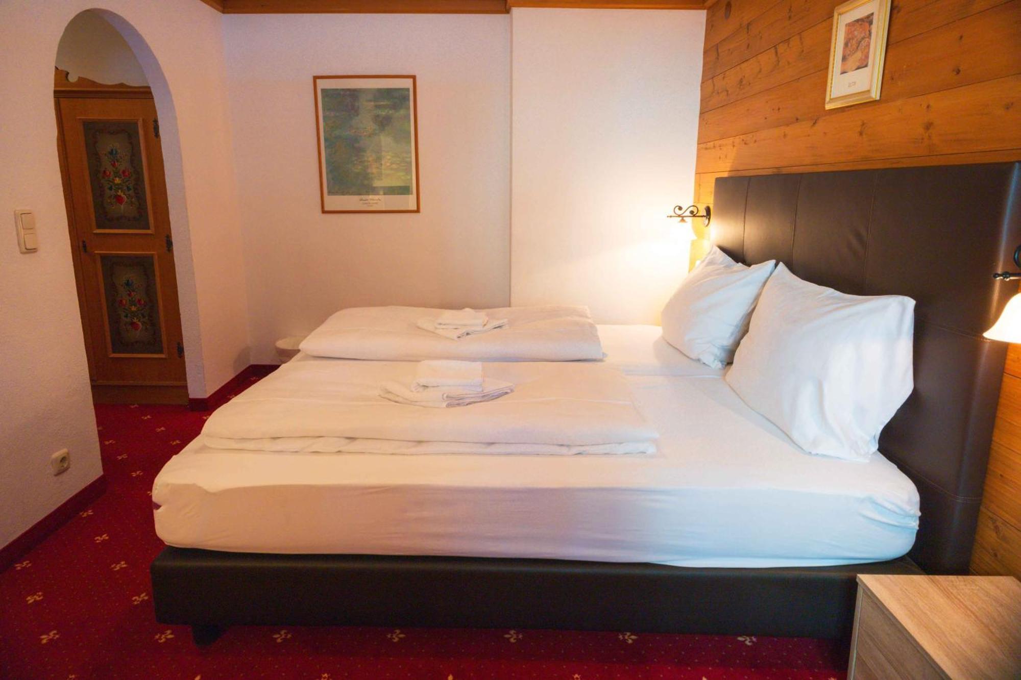 Hotel Tirolerhof Serfaus Pokoj fotografie